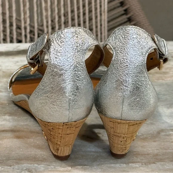 Women’s TORY BURCH Savannah cracked silver wedge sandals- Size 7 - Picture 5 of 9